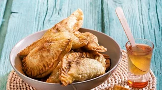 Συνταγή για ραφιόλια Πάρου από την Αργυρώ Μπαρμπαρίγου